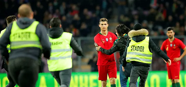 Foto: Video: Veldbestormer wil Ronaldo vol op de mond zoenen