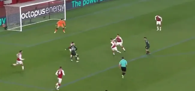 Foto: Voetbalporno! Silva verdubbelt met wéérgaloze goal