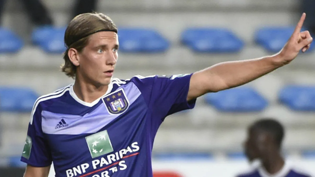 TRANSFERGERUCHTEN: 'Praet en Benteke hebben prijs, Club wil de jackpot'