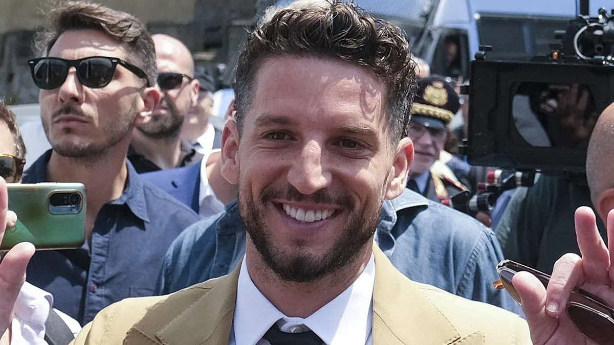 Mertens: Club Visit Sparks Transfer Rumors