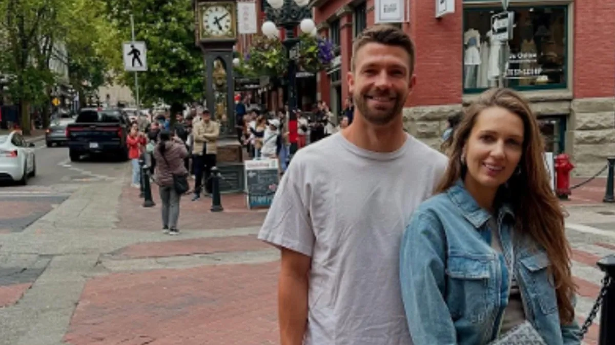 Brandon Mechele: Fans’ Silent Tributes – Offside