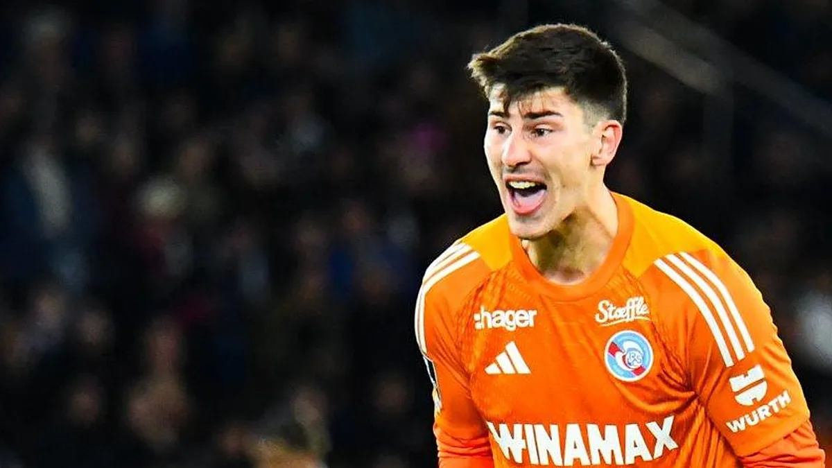 Strasbourg Eyes Standard Liege’s Matthieu Epolo as Potential Mike Penders Replacement