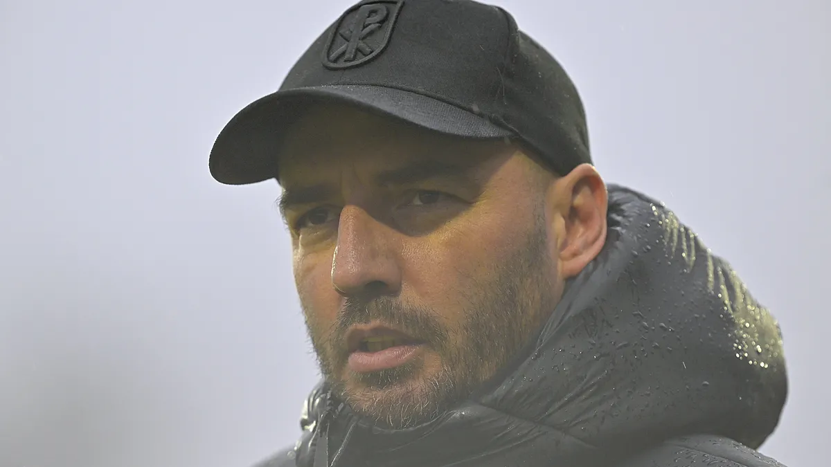 Stijn Stijnen defends Maarten Vandevoordt after Belgium's 4-1 loss to France