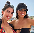 Yolanthe poseert in weinig verhullende bikini met zus Marina
