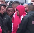 Video: Situatie ontspoort na aankomst spelersbus Ajax