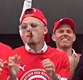 Noa Lang gaat  los op titelfeest: aanvoerder moet ingrijpen
