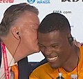 Van Gaal geeft Oranje-held dikke zoen: 