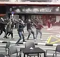 Hel breekt los: hooligans Valencia en Barça houden ongeziene veldslag (🎥)