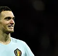 Spanjaarden kijken met open mond naar Vermaelen: 