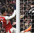SÃ¡nchez helpt Arsenal in 'handbalwedstrijd' aan drie punten