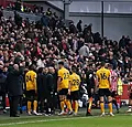 Bizarre beelden in PL: match stilgelegd door drone