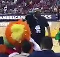 HAHA! Zo reageert een mascotte op de komst van Ronaldo