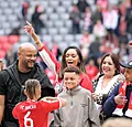 Kompany zorgt voor dol moment op titelfeest: Carla brengt redding