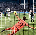 Dramatisch Ajax weet in bizar duel PAOK Saloniki toch omver te kegelen