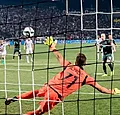 Dramatisch Ajax weet in bizar duel PAOK Saloniki toch omver te kegelen