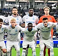 Club brandt eigen vingers: 