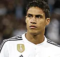 Varane neemt ploegmaat in bescherming