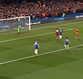 Gigantische blunder Liverpool-doelman brengt Chelsea op voorsprong (🎥)