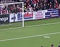 Geweldige beelden: Luikse supporters omarmen Genk-doelman na drama