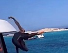 Foto: Stunt loopt fout: Mata mag van geluk spreken op Ibiza