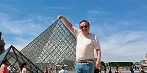 Coucke poseert in Parijs, fan reageert met scherpe oproep