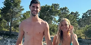 Courtois blaast kaarsjes uit, Mishel blaast Instagram omver