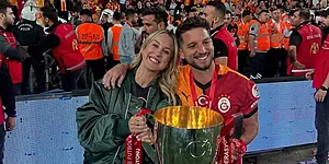 Kat plaagt Mertens na bekerfinale: “Hij moest ook kijken”
