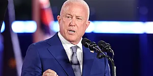 Amerikaanse ambassadeur gooit olie op kokend WK-vuur