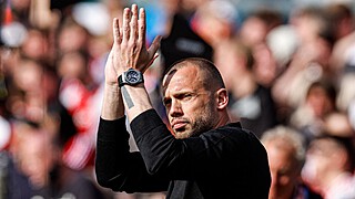 Chaos in Amsterdam: Ajax kondigt vertrek hoofdcoach aan