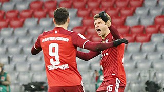 Bayern met Neuer, VDB op de bank bij Salzburg