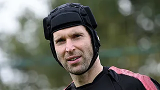 Petr Cech slaat fans met verbijsterend nieuws