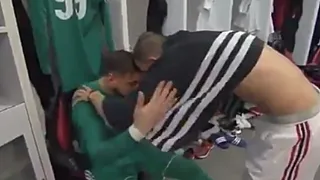 VIDEO: Donnarumma zit er volledig doorheen na actie Milan-fans