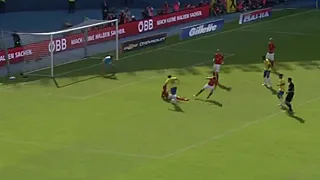 Video: Scorende Neymar zet tegenstanders voor schut