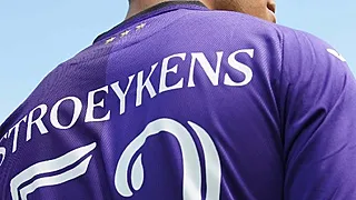 Anderlecht schakelt boegbeelden in voor onthulling shirts