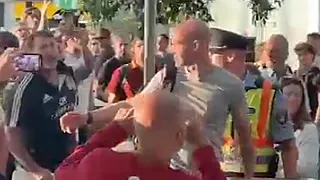 Triest tafereel: Roma-fans bejegenen scheidsrechter EL-finale 