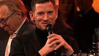 Vertonghen kijkt vreemd op tijdens Gouden Schoen: 