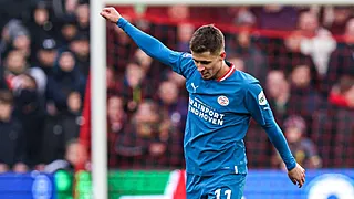 PSV geeft het helemaal weg bij droomdebuut Hazard