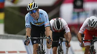 Voetbalwereld feliciteert Van Aert: 