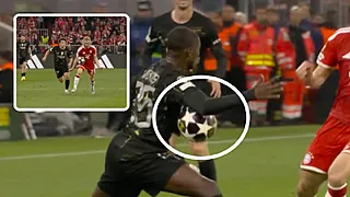 Nieuwe beelden duiken op: Kompany en co genekt door vierde ref