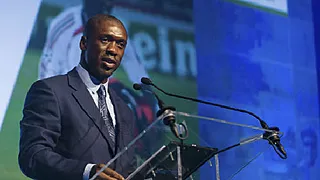 OFFICIEEL: Seedorf en Kluivert voor vier jaar naar Kameroen