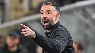 Taravel maakt eigen spelers met de grond gelijk