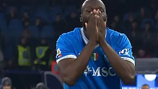 Romelu Lukaku afgemaakt na misser: 'Napoli grijpt in'