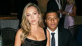 Mbappé dropt relatiebom: actrice uit tophitserie 
