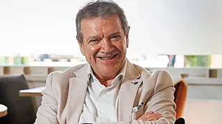 AA Gent legt aanvaller langdurig onder contract