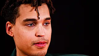 "Wat een absolute loser!" - Aster Nzeyimana voor schut gezet