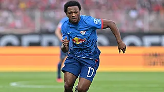 Loïs Openda speelt Bayern hélémaal op een hoopje (🎥)