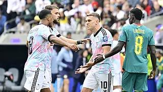 Nederlanders gaan los op incident Tielemans/Trossard