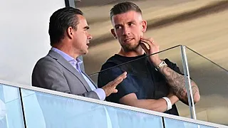 Alderweireld in gesprek met Overmars