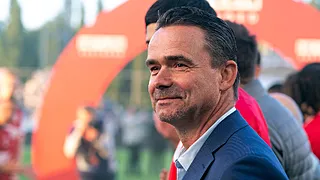 ‘Overmars haalt uit: deze naam moet Antwerp redden’