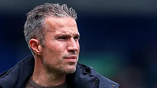 Rigaux zet Van Persie het mes op de keel: 'Meteen buiten'